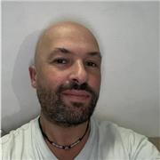 Sono legale di azienda ma vorrei utilizzare il tempo libero che ho per insegnare la mia lingua ad altri.